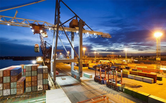 What do import and export forwarders need to pay attention to?